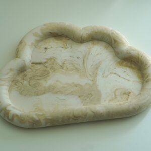 Bandeja Decorativa con Forma de Nube Efecto Mármol Beige - Jesmonite Ecológica Hecha a Mano