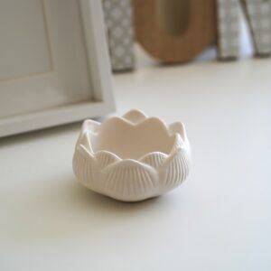 Tarro Decorativo de Jesmonite Flor de Loto – Resina Ecológica Artesanal