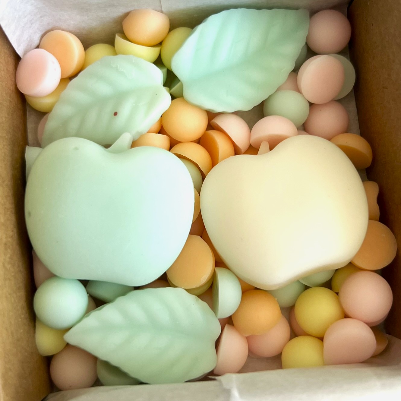 Wax Melts Primavera en Avonlea - Frutal, Floral y Verde - Imagen 2
